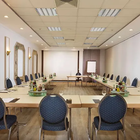 Wyndham Garden Отель Кассель